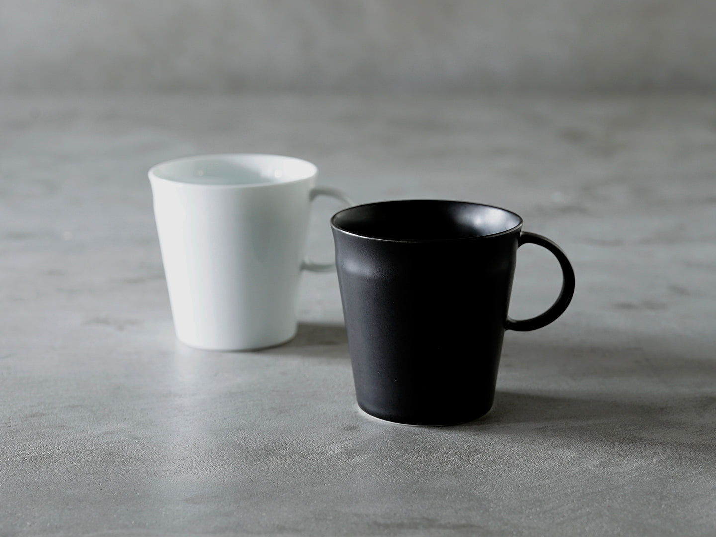コーヒーマグカップ 有田焼 磁器 マットブラック おしゃれ 電子レンジ